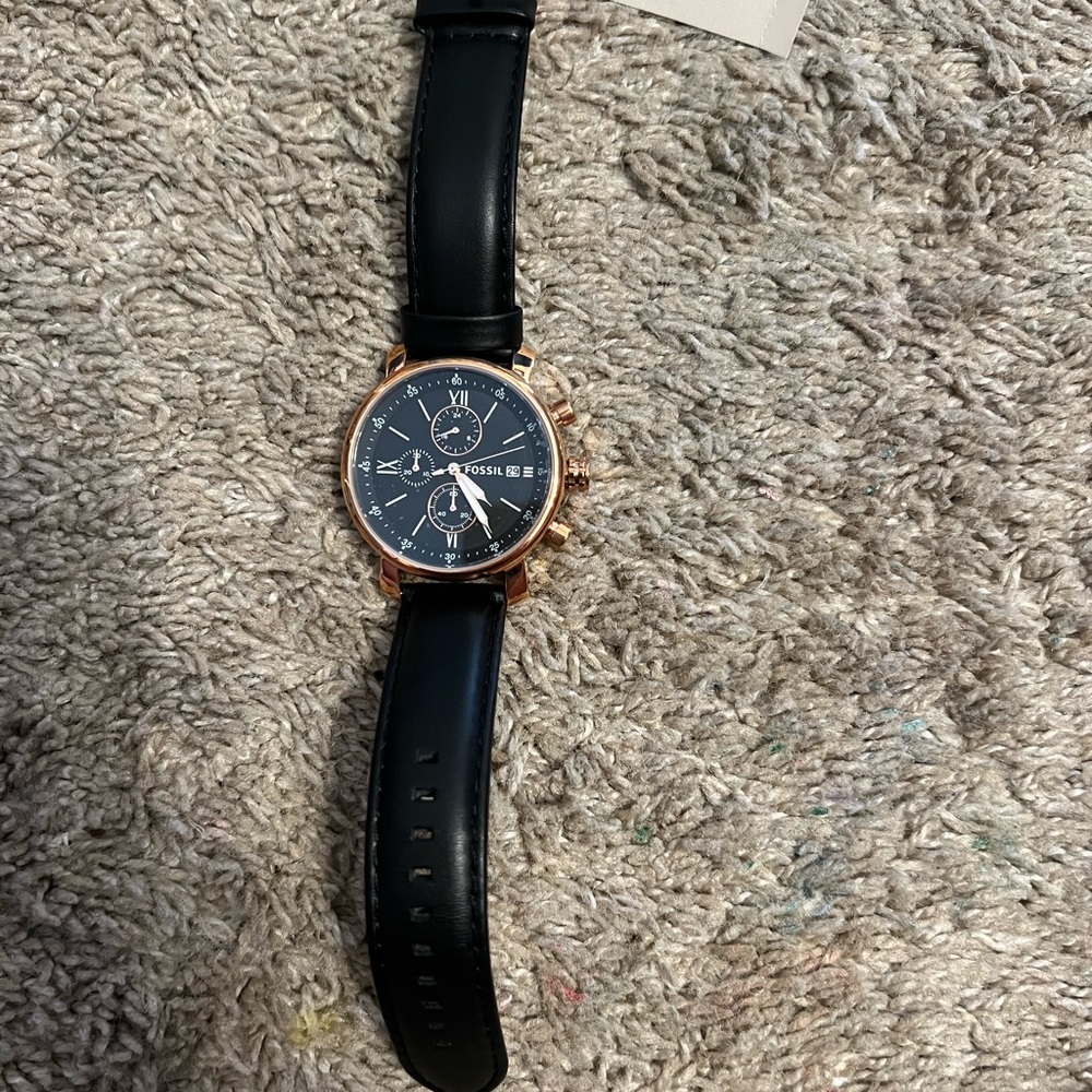 NWT FOSSIL WATCH - Picture 3 of 3